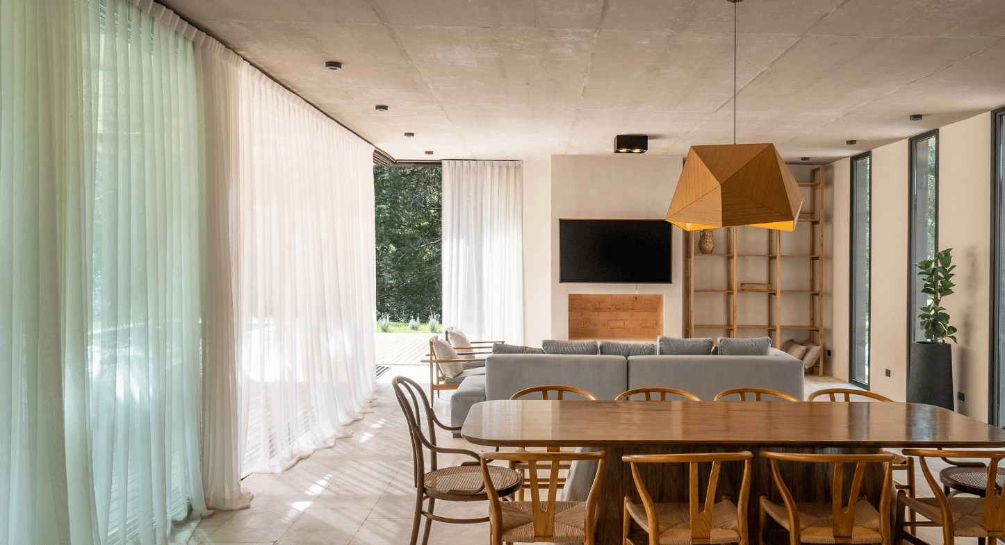 Cortinas Tradicionales que realzan el diseño y la naturaleza | Casa Araucaria 4 5png optimized