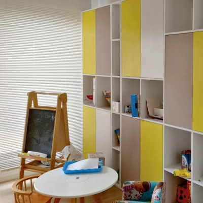 cuarto de juegos con horizontales de maderapng optimized